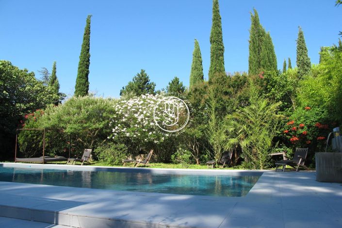 Image No.8-12 Bed House for sale