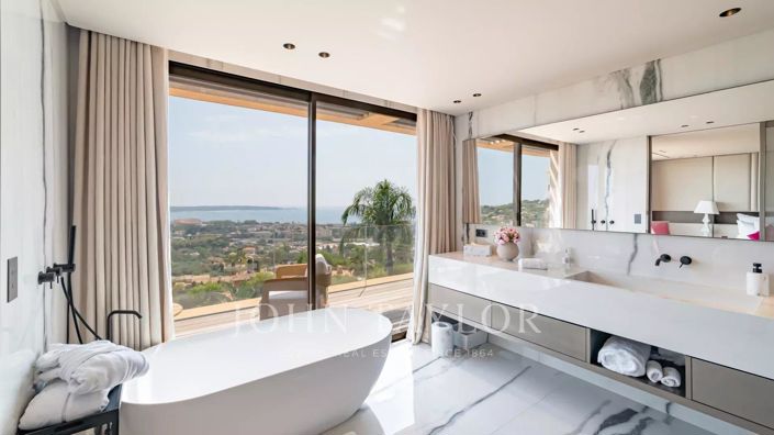 Image No.16-5 Bed House for sale