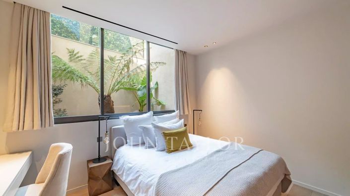 Image No.20-5 Bed House for sale