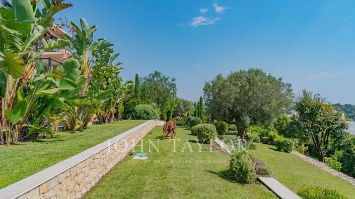 Image No.8-5 Bed House for sale