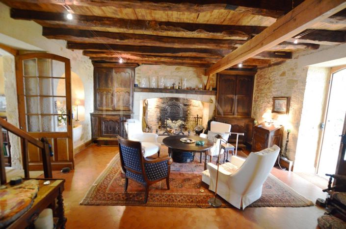 Image No.10-5 Bed Property for sale