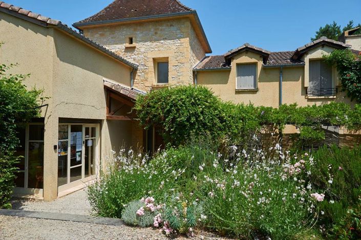 Image No.2-4 Bed Property for sale