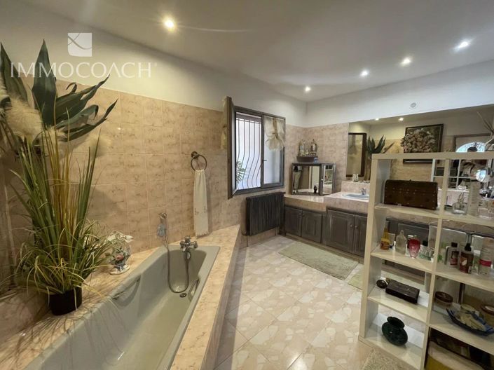 Image No.11-5 Bed House for sale