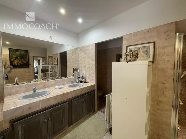 Image No.9-5 Bed House for sale