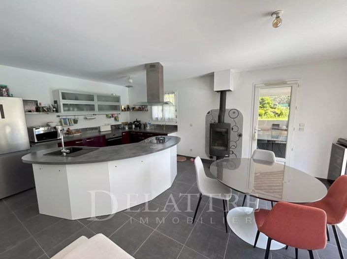 Image No.6-4 Bed House for sale