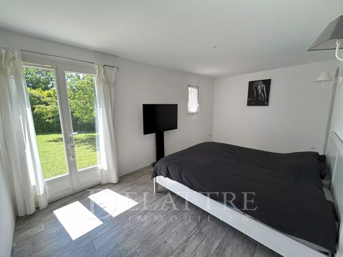 Image No.8-4 Bed House for sale