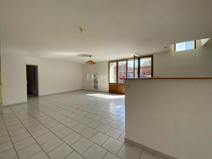 Image No.2-2 Bed House for sale