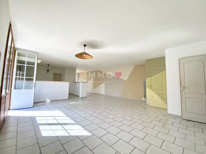 Image No.8-2 Bed House for sale