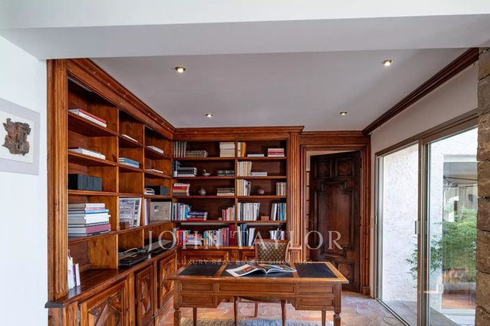 Image No.14-8 Bed House for sale