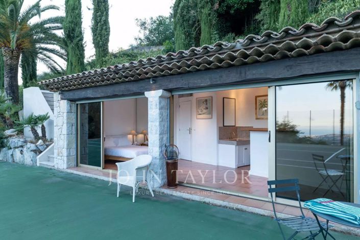 Image No.24-8 Bed House for sale