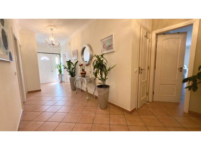 Image No.16-4 Bed House for sale