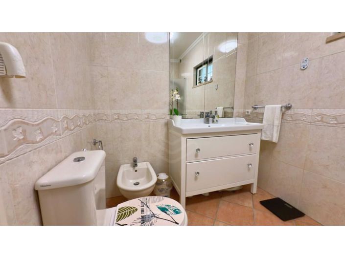 Image No.22-4 Bed House for sale