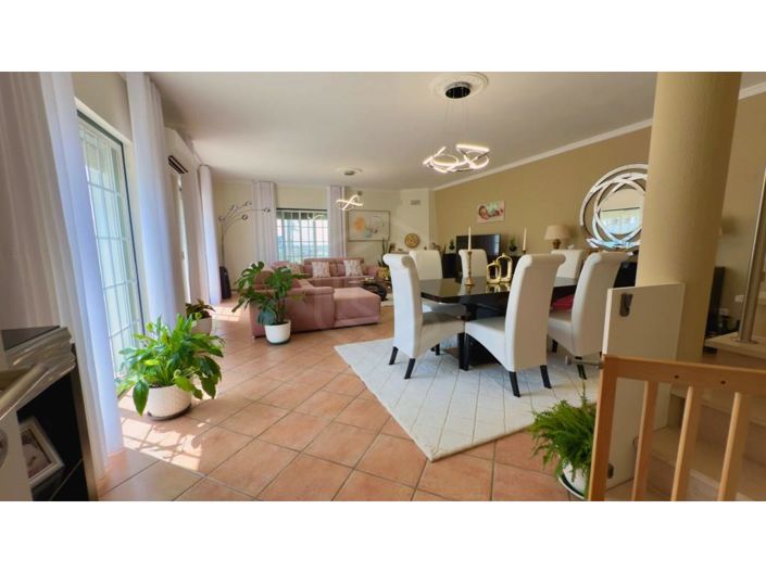 Image No.30-4 Bed House for sale