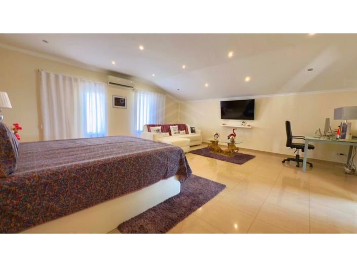 Image No.40-4 Bed House for sale