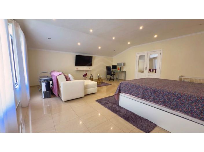 Image No.41-4 Bed House for sale