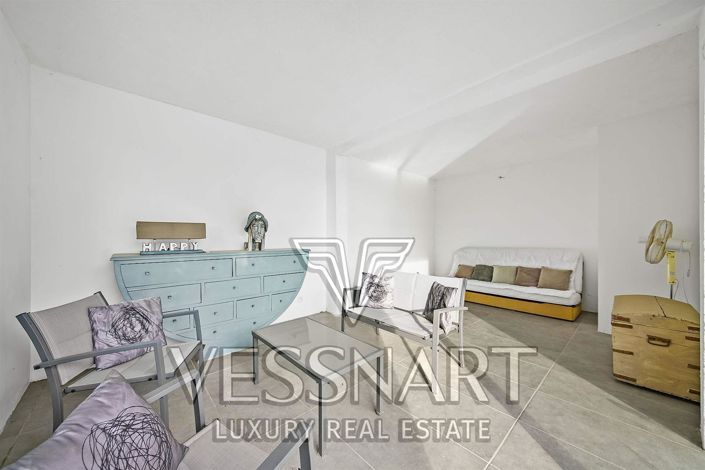 Image No.11-5 Bed House for sale