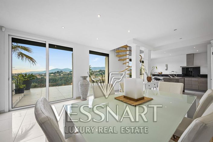 Image No.4-5 Bed House for sale