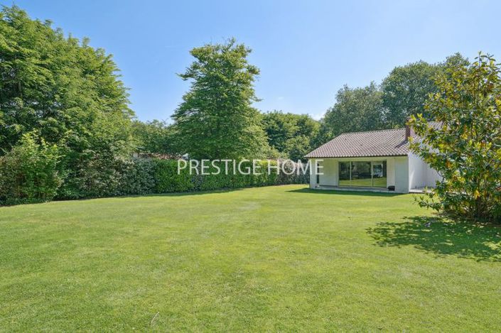 Image No.1-5 Bed House for sale