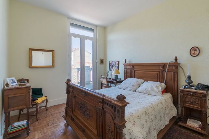 Image No.11-6 Bed House for sale