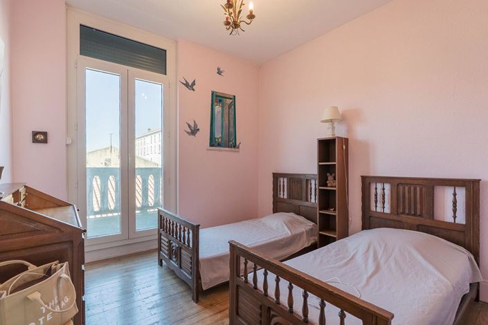 Image No.12-6 Bed House for sale