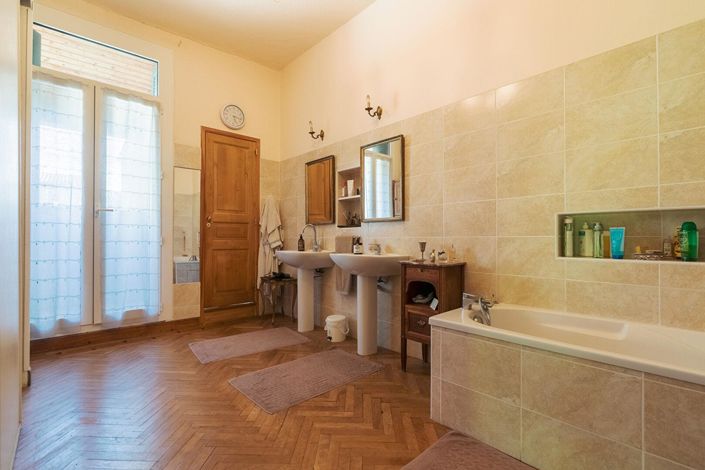 Image No.14-6 Bed House for sale