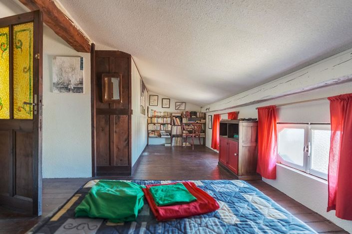 Image No.18-6 Bed House for sale