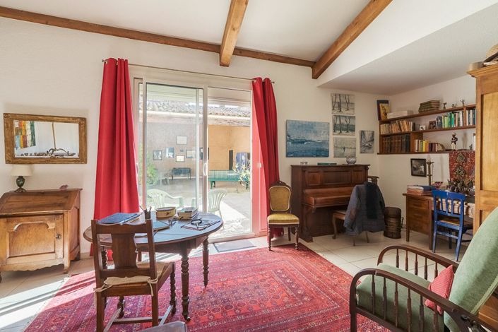 Image No.6-6 Bed House for sale