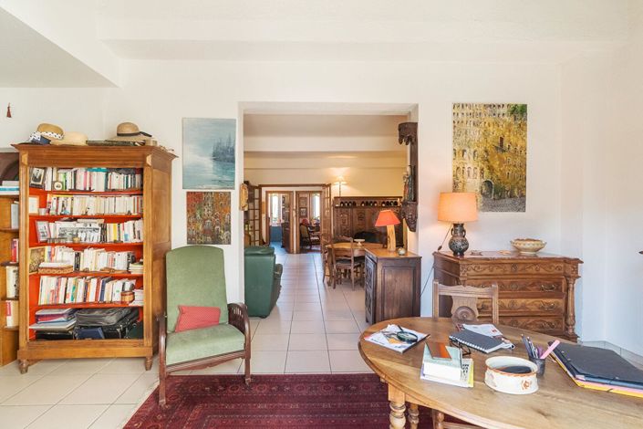 Image No.7-6 Bed House for sale