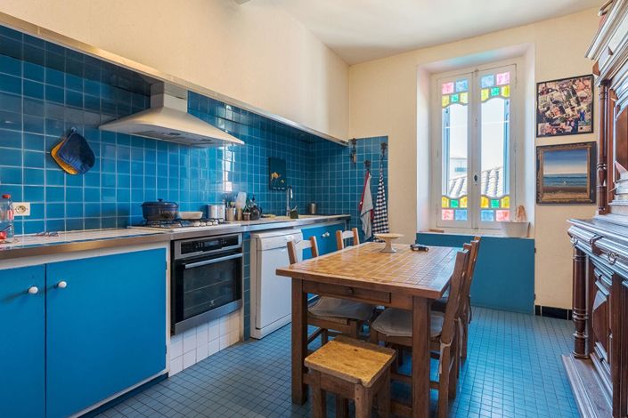 Image No.9-6 Bed House for sale