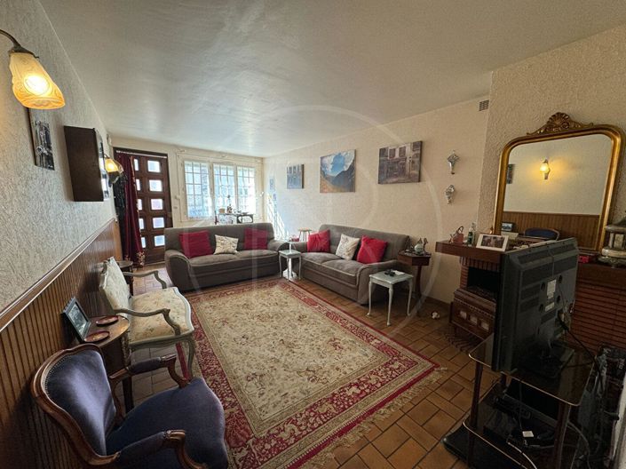 Image No.4-6 Bed House for sale