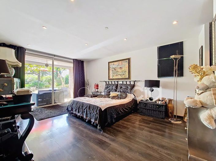 Image No.13-5 Bed House for sale