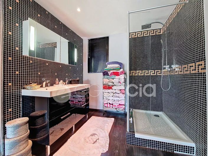 Image No.14-5 Bed House for sale