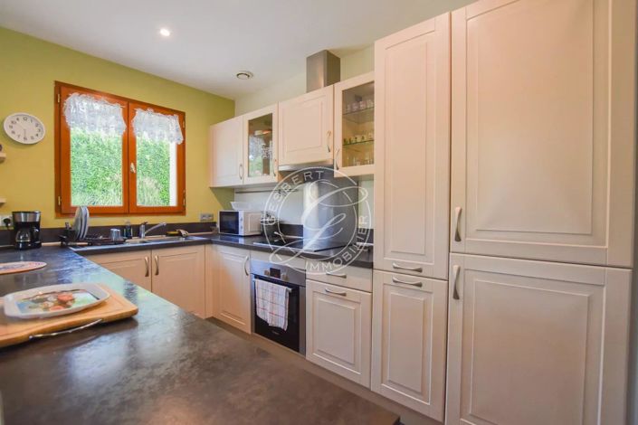 Image No.11-3 Bed House for sale