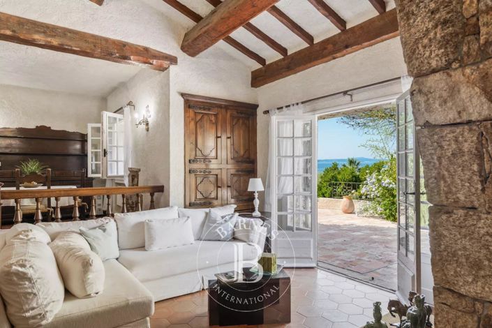 Image No.5-6 Bed House for sale