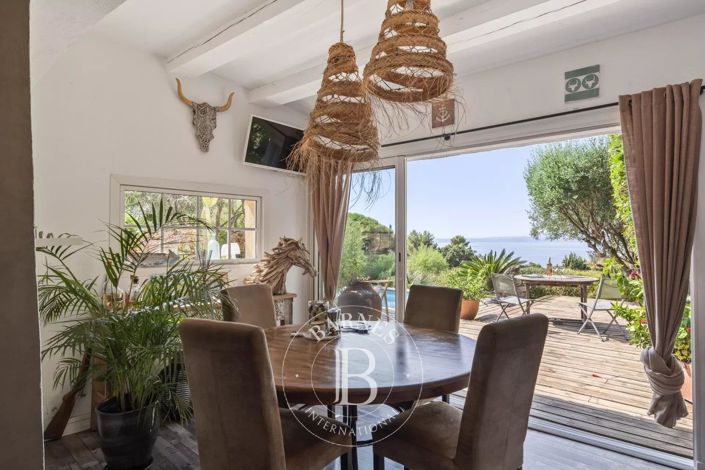 Image No.6-6 Bed House for sale