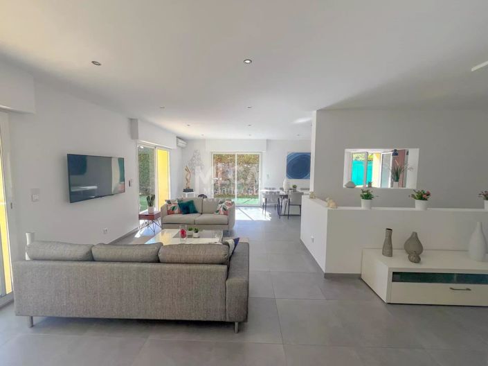 Image No.12-4 Bed House for sale