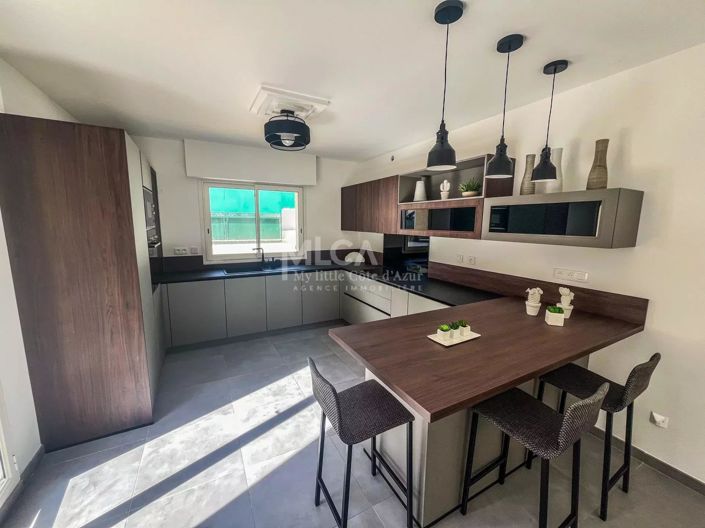 Image No.6-4 Bed House for sale