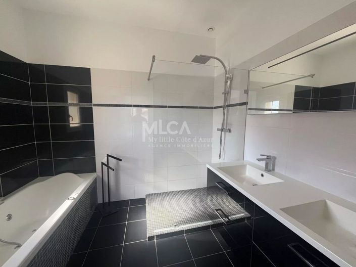 Image No.8-4 Bed House for sale