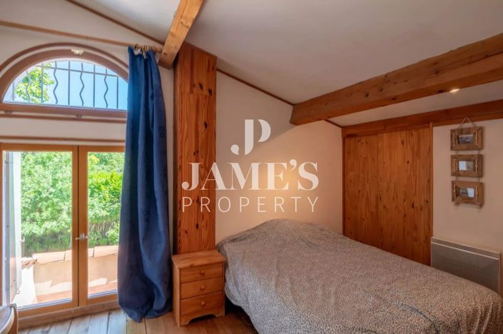 Image No.10-5 Bed House for sale