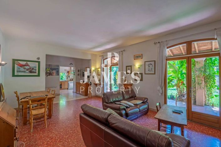 Image No.5-5 Bed House for sale