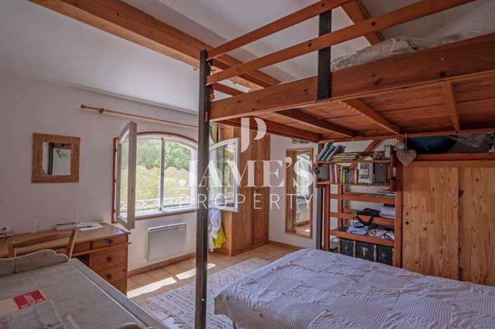 Image No.9-5 Bed House for sale