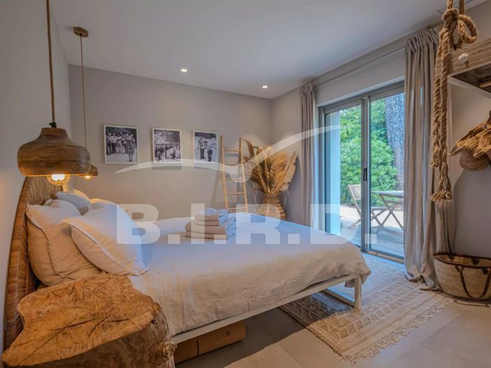 Image No.10-4 Bed House for sale