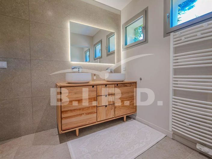 Image No.9-4 Bed House for sale