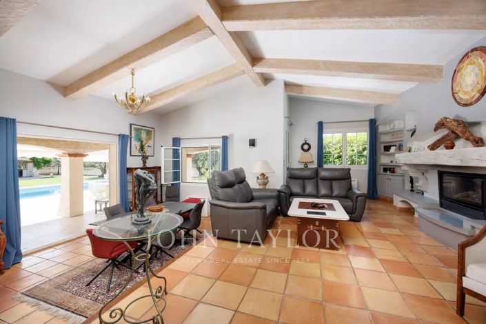 Image No.5-6 Bed House for sale