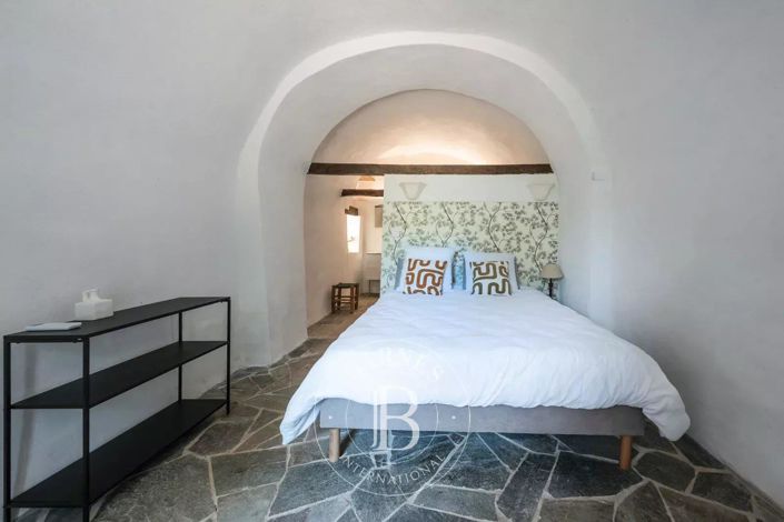 Image No.14-7 Bed House for sale