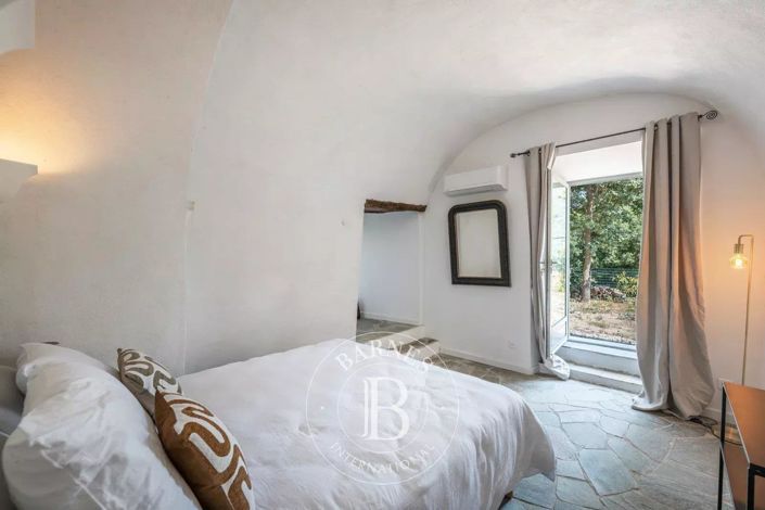 Image No.17-7 Bed House for sale