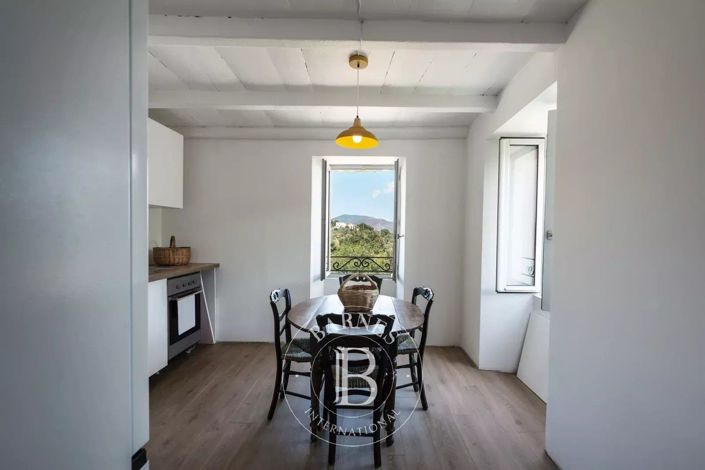 Image No.18-7 Bed House for sale