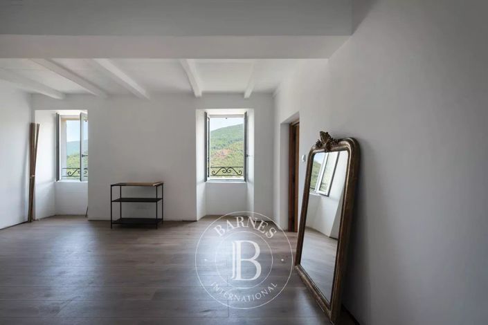 Image No.19-7 Bed House for sale