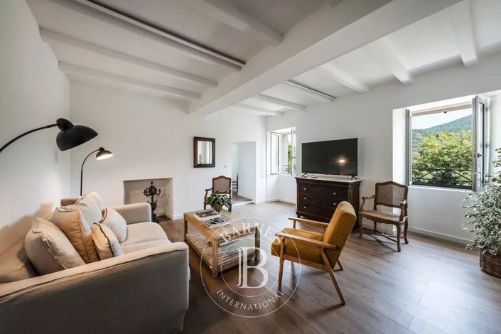 Image No.5-7 Bed House for sale