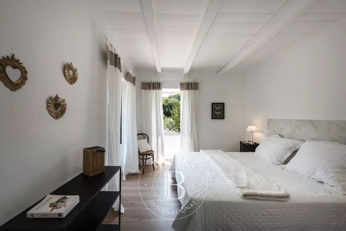 Image No.7-7 Bed House for sale